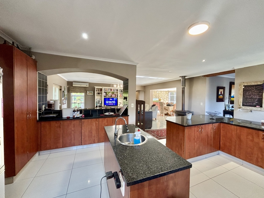 5 Bedroom Property for Sale in Vierlanden Western Cape